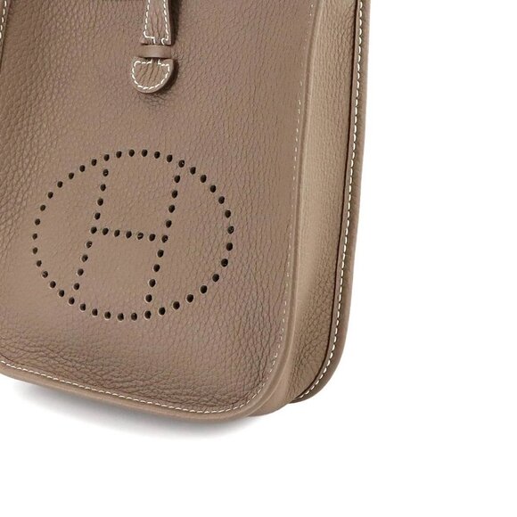 HERMES Everlyne Amazon TPM Shoulder Bag Taurillon Clemence Etoupe U 90279982 - Picture 4 of 12